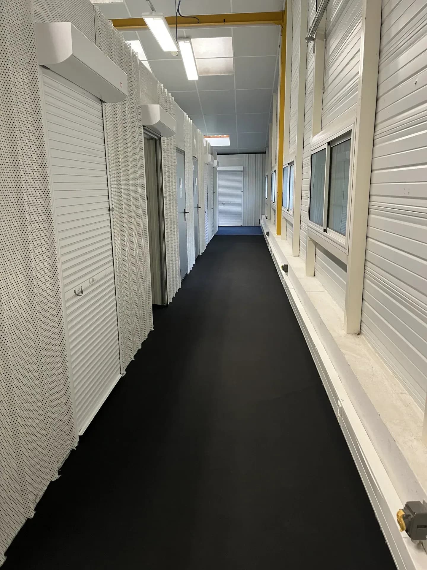 Allée de boxes avec accès véhicule