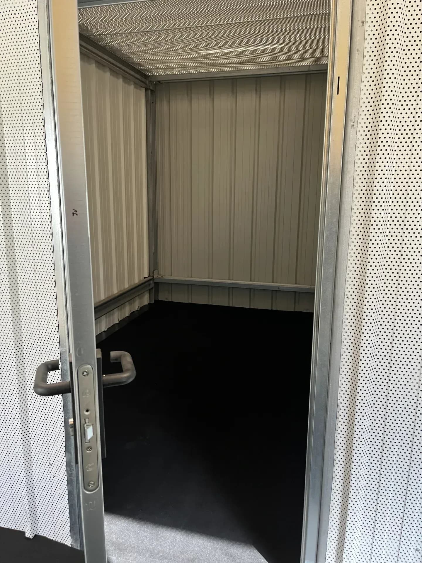 Couloir de boxes sécurisés